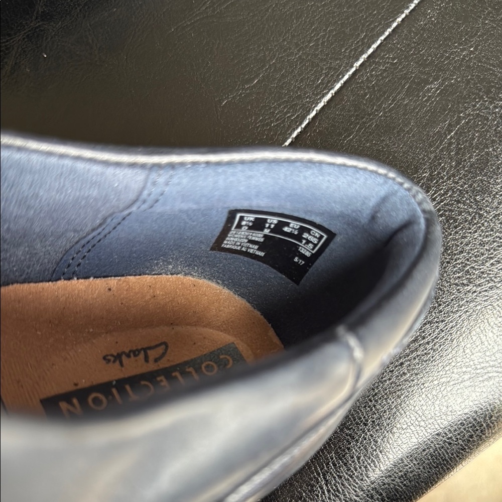 Clark’s black loafers flat collection - Picture 8 of 8